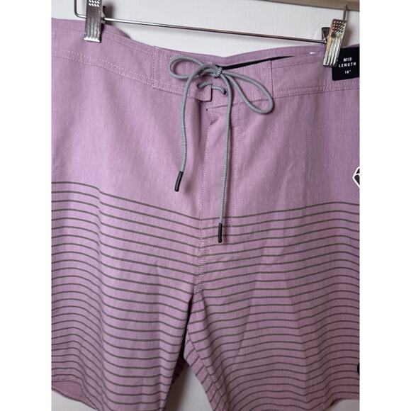 RVCA Standard Curran Swim Trunks Board Shorts Purple Sz 36 Mid Length 18" NWT - Picture 11 of 16